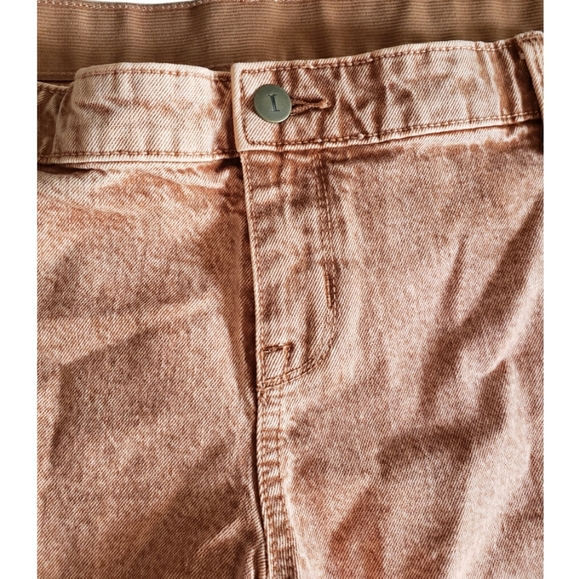 NWT WOMEN'S INGRID & ISABEL MATERNI CARPENTER DISTRESSED DENIM SHORTS - Picture 4 of 9